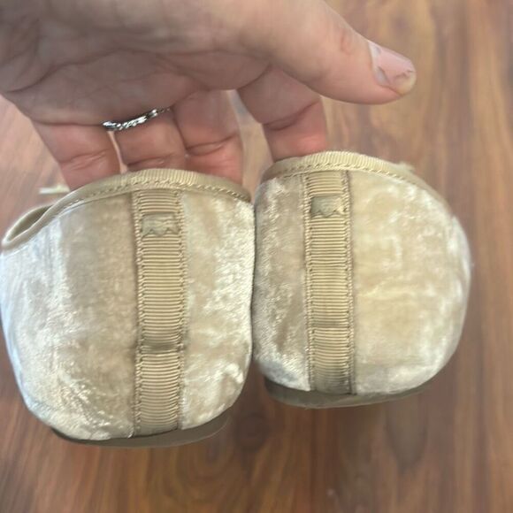 Birdies cream velvet beige pointy toe ballet flats size 8 - Picture 3 of 6